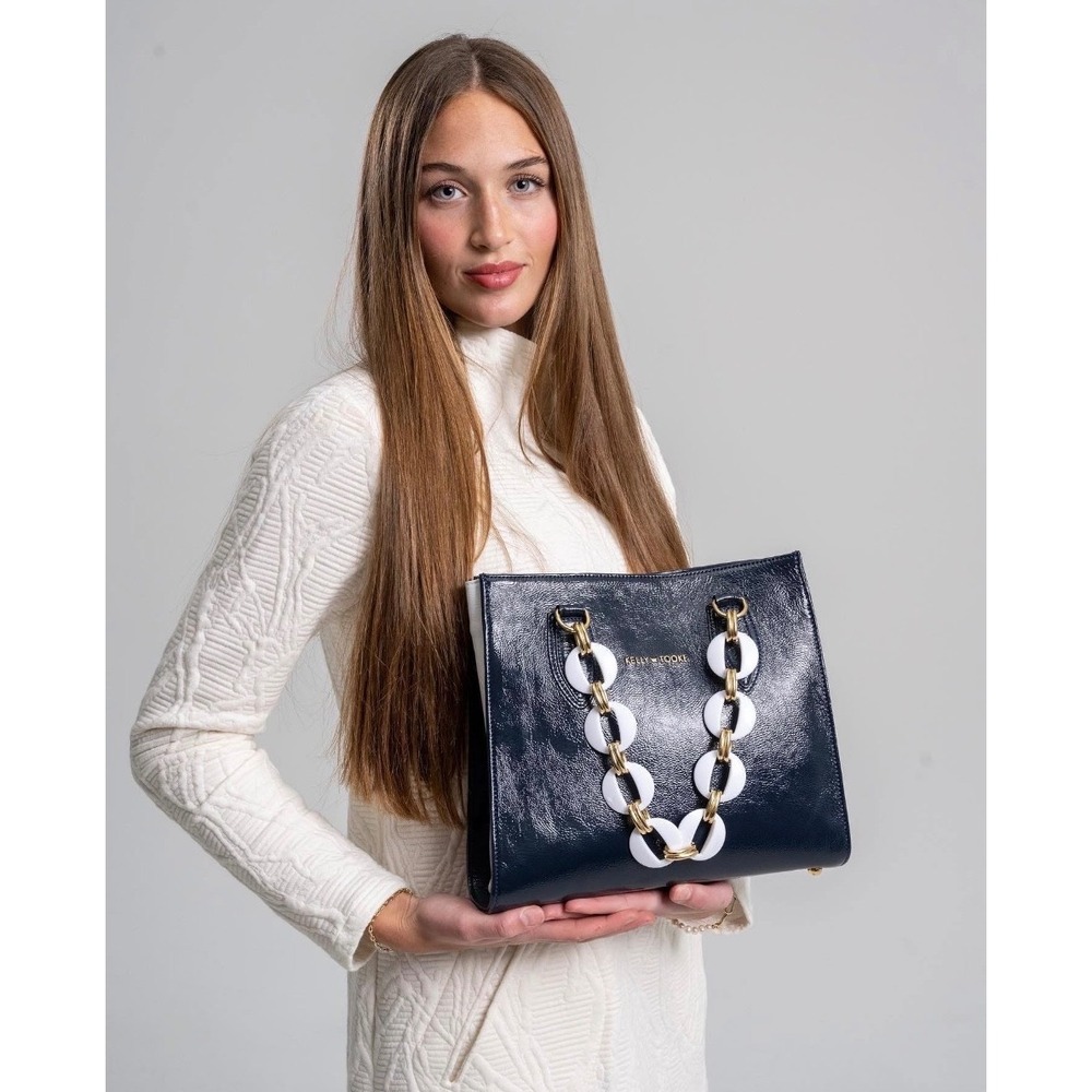 Kelly Tooke Gayle Satchel Patent Navy w/ Chain EÙC